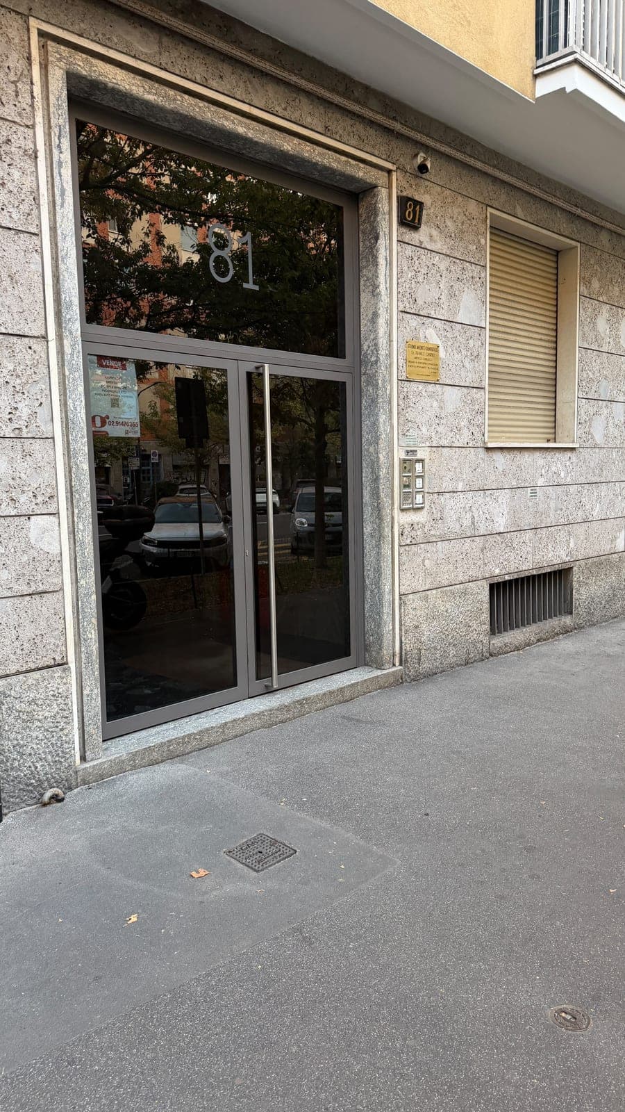 L'ingresso in via Washington, foto 3 di 8