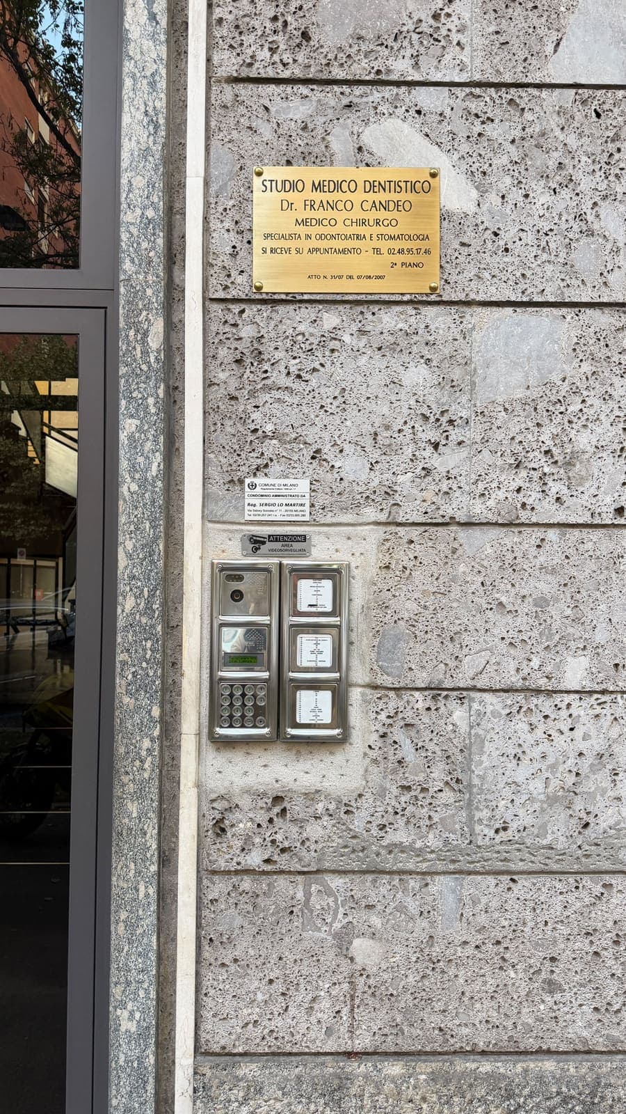 L'ingresso in via Washington, foto 6 di 8
