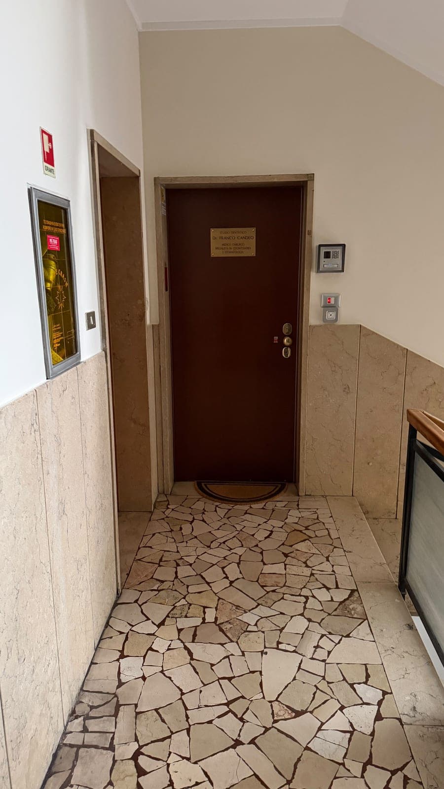 L'ingresso in via Washington, foto 8 di 8